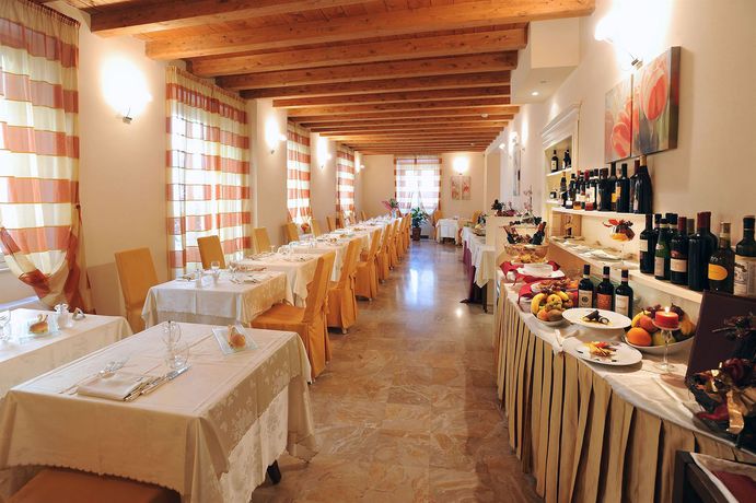 Imagen del bar/restaurante del Hotel Casa Romagnosi. Foto 4