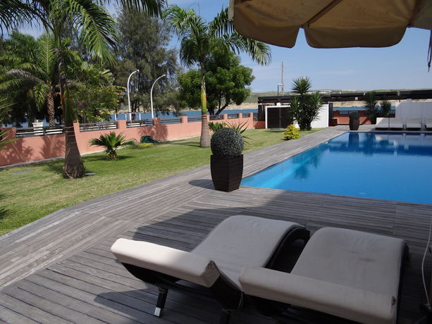 Imagen de la piscina del Hotel Casa Rosa, Lobito. Foto 14