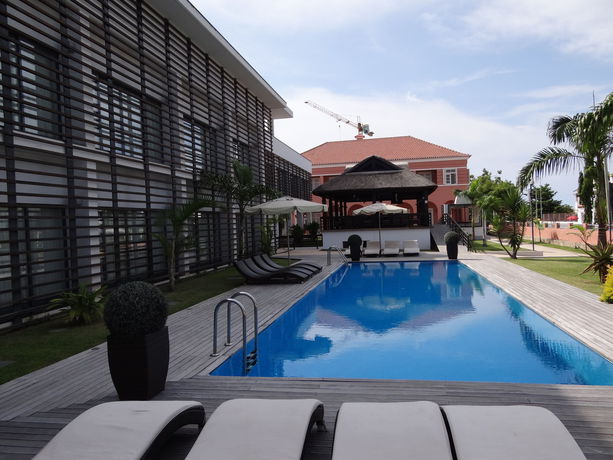 Imagen de la piscina del Hotel Casa Rosa, Lobito. Foto 15