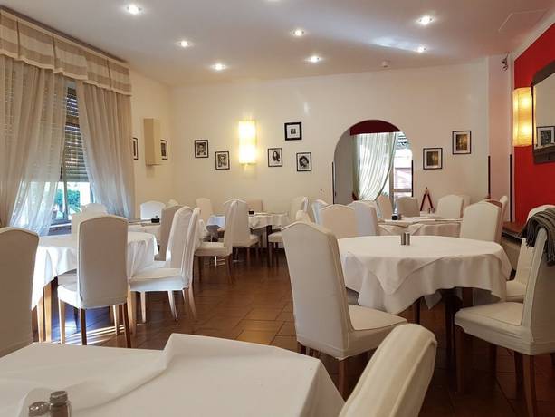 Imagen del bar/restaurante del Hotel Casa Rossa, Vico. Foto 2