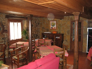 Imagen del bar/restaurante del Hotel Casa Rural Lavin. Foto 2