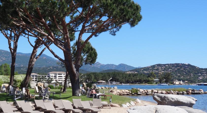 Imagen de los exteriores del Hotel Casa Santini X Roc Seven. Foto 8