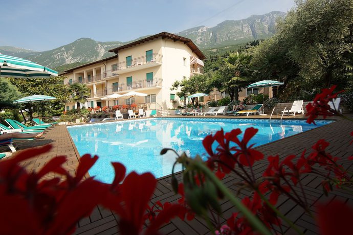 Imagen de la piscina del Hotel Casa Serena, Malcesine. Foto 19
