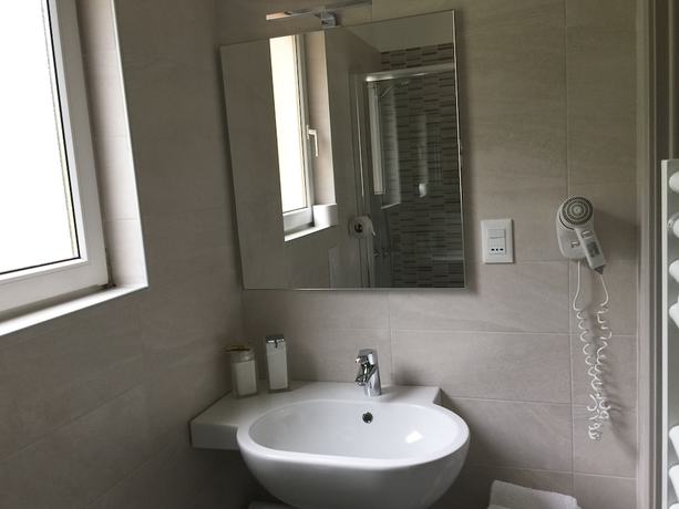 Imagen de la habitación del Hotel Casa Serena, Malcesine. Foto 11