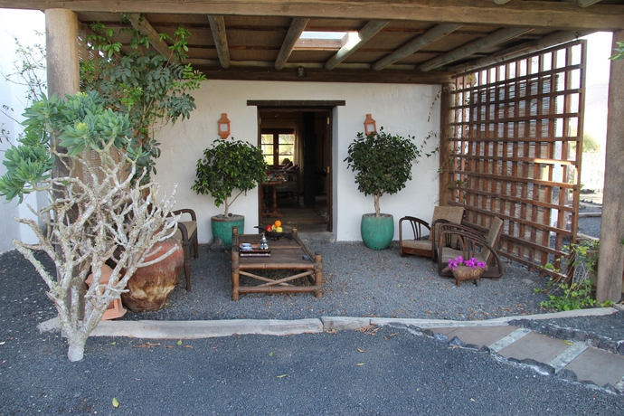 Imagen de los exteriores del Hotel Casa Tomaren. Foto 13