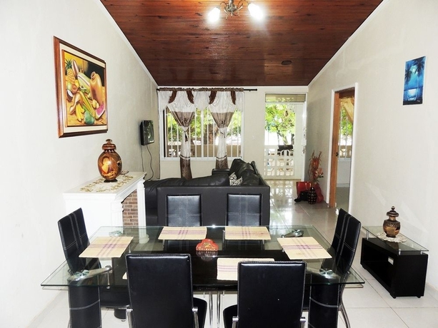Imagen de los interiores del Hotel Casa Vacacional Manatwar 1. Foto 4