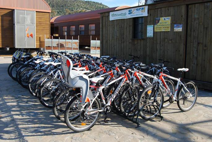 Imagen de los exteriores del Hotel Casa Vagón Vía Verde Sierra. Foto 7