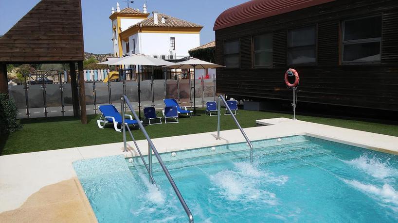 Imagen de la piscina del Hotel Casa Vagón Vía Verde Sierra. Foto 12