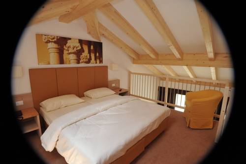 Imagen de la habitación del Hotel Casa Vigolana Natural Garn&igrave;. Foto 5