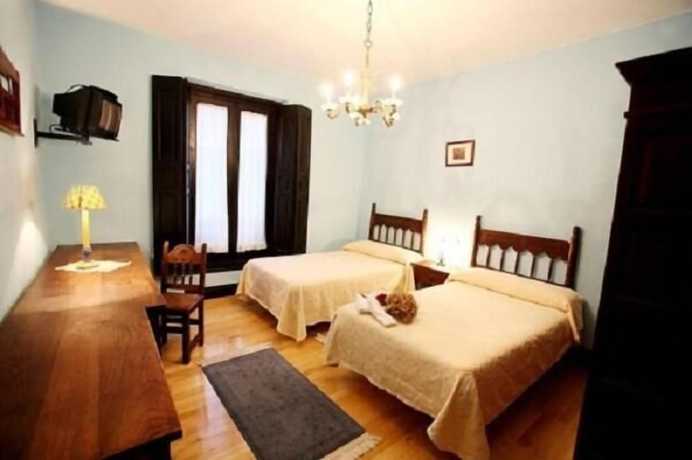 Imagen de la habitación del Hotel Casa de Indianos Don Tomas. Foto 15