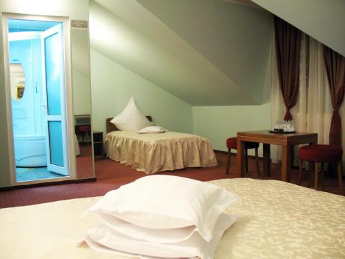 Imagen de la habitación del Hotel Casa de Piatra. Foto 7