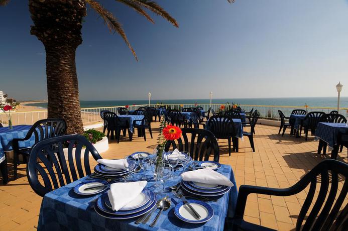 Imagen del bar/restaurante del Hotel Casa de Sada Algarve Beach Resort, Curio Collection by Hilton. Foto 3
