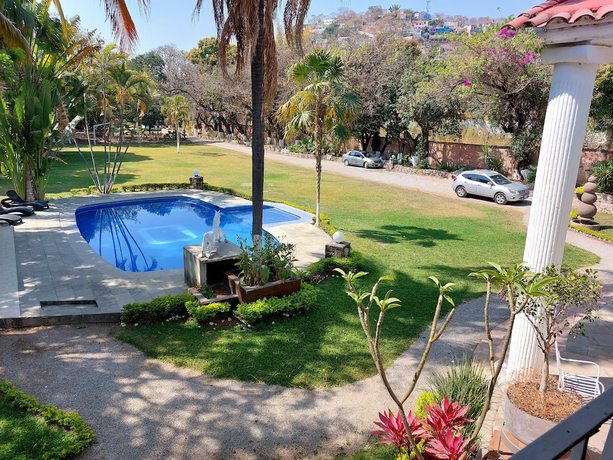 Imagen de la piscina del Hotel Casa de la O. Foto 13