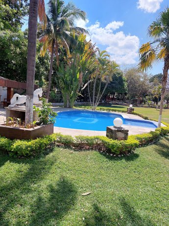 Imagen de la piscina del Hotel Casa de la O. Foto 15