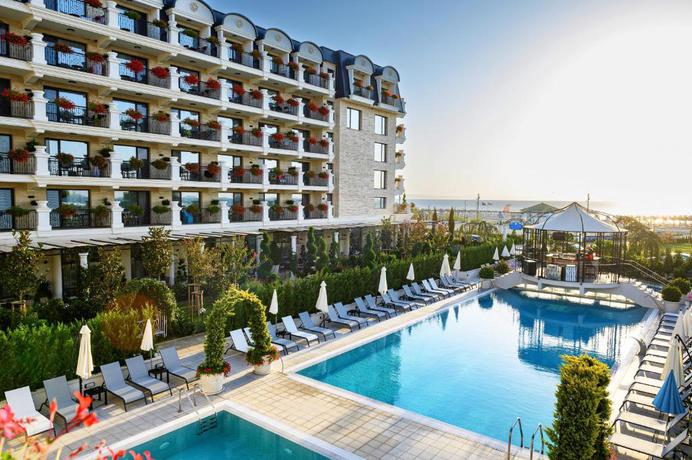 Imagen de la piscina del Hotel Casa di Fiore SPA and Medical. Foto 17