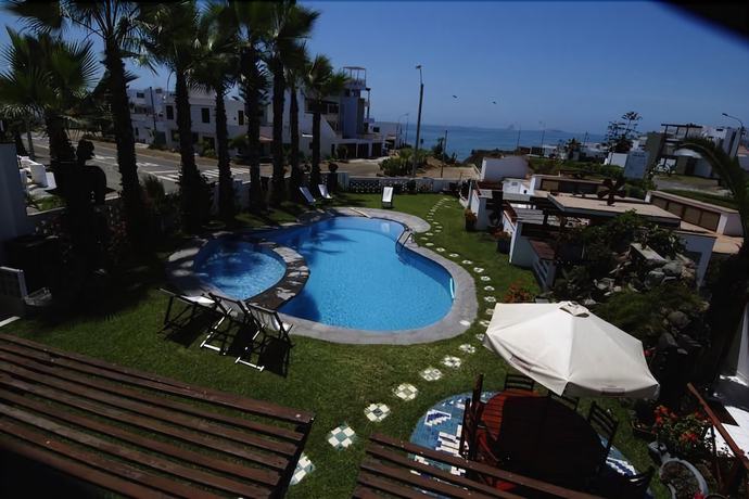 Imagen de la piscina del Hotel Casabarco Punta Hermosa - Hostel. Foto 18