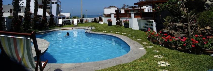 Imagen de la piscina del Hotel Casabarco Punta Hermosa - Hostel. Foto 19