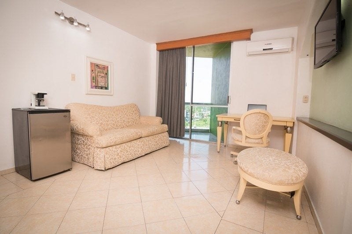 Imagen de la habitación del Hotel Casablanca, L&Aacute;ZARO C&Aacute;RDENAS. Foto 9