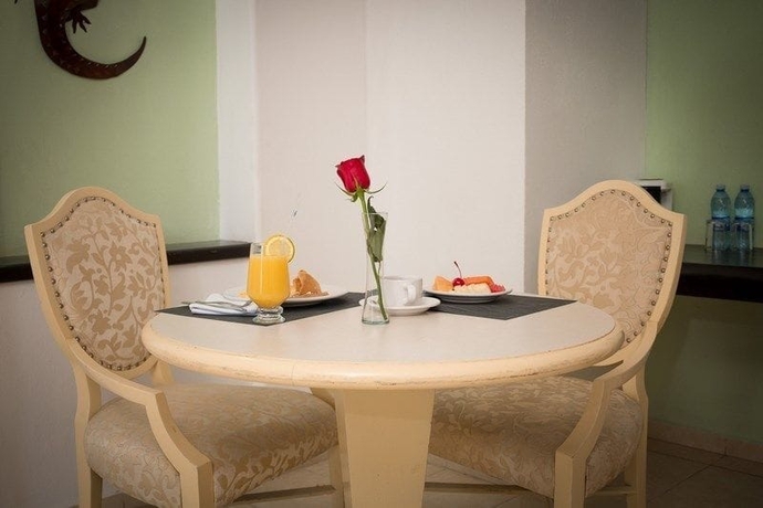 Imagen de la habitación del Hotel Casablanca, L&Aacute;ZARO C&Aacute;RDENAS. Foto 11