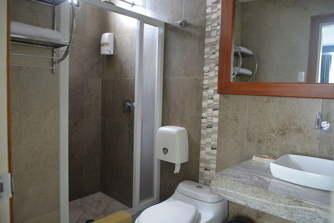 Imagen de la habitación del Hotel Casablanca Salinas. Foto 16