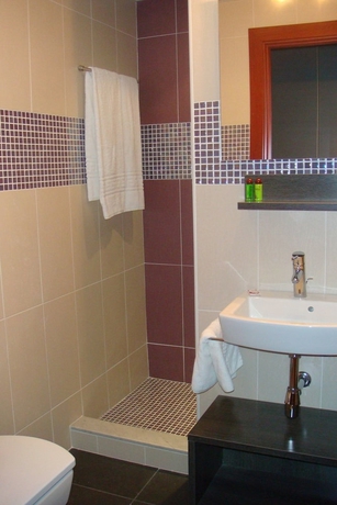 Imagen de la habitación del Hotel Casablanca Suites. Foto 15