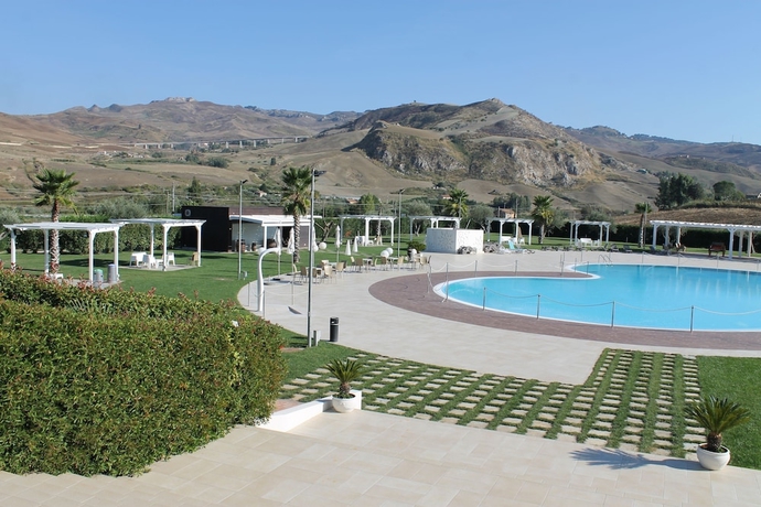 Imagen de la piscina del Hotel Casale Margherita. Foto 18