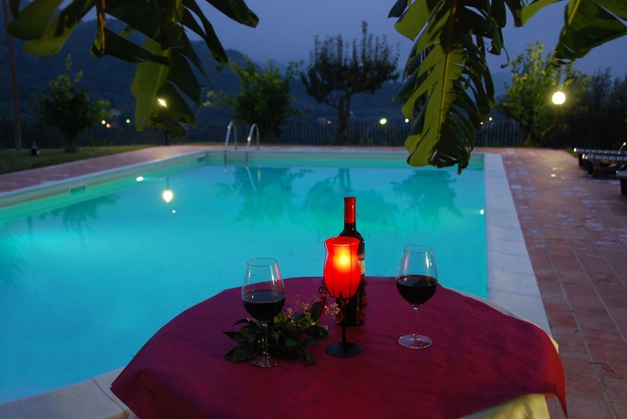 Imagen de la piscina del Hotel Casale Romano Resort. Foto 15