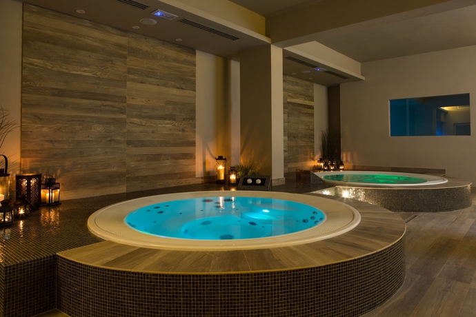 Imagen de la piscina del Hotel Casali, Cesena. Foto 19