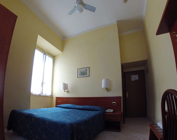 Imagen de la habitación del Hotel Casali. Foto 13