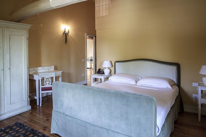 Imagen de la habitación del Hotel Casalunga Golf Resort. Foto 13