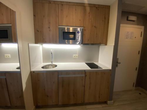 Imagen de la habitación del Hotel Casama&iuml;a Apartments. Foto 6