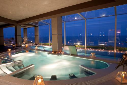 Imagen de los interiores del Hotel Casama&iuml;a Apartments. Foto 9