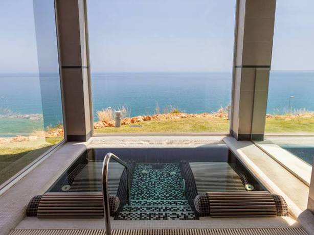 Imagen de la piscina del Hotel Casamaïa Apartments. Foto 17