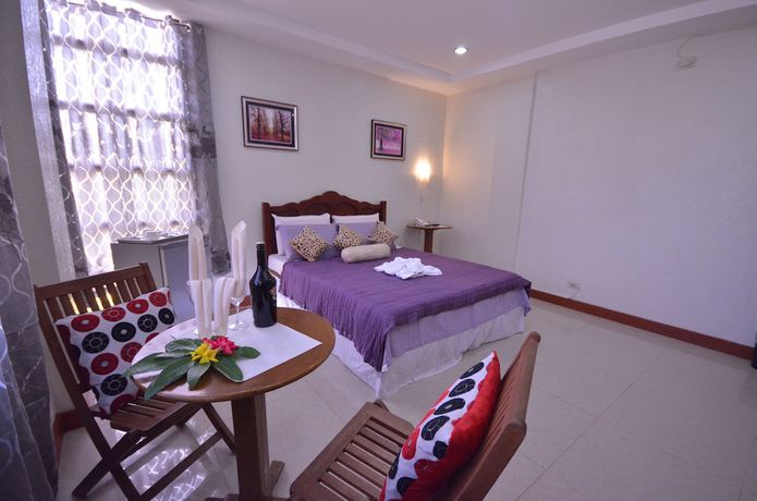 Imagen de la habitación del Hotel Casanas Suites. Foto 2