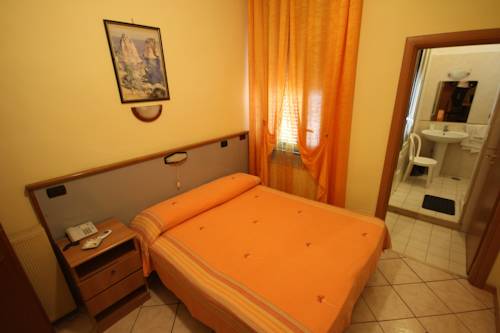 Imagen de la habitación del Hotel Casanova, Nápoles. Foto 9