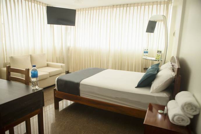 Imagen de la habitación del Hotel Casanova, Trujillo. Foto 15