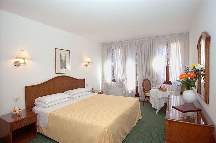 Imagen de la habitación del Hotel Casanova, Venecia. Foto 4