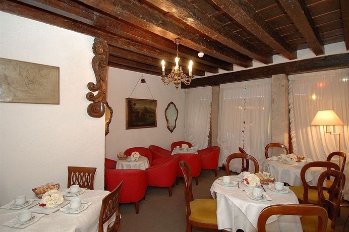 Imagen del bar/restaurante del Hotel Casanova, Venecia. Foto 2