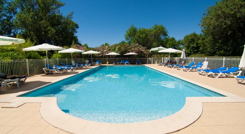 Imagen de la piscina del Hotel Casarose. Foto 6