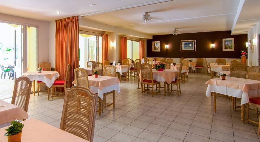 Imagen del bar/restaurante del Hotel Casarose. Foto 2