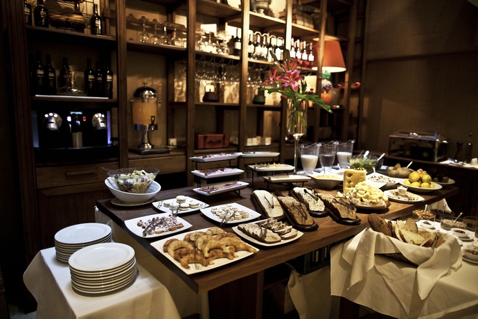 Imagen del bar/restaurante del Hotel Casasur Recoleta. Foto 2
