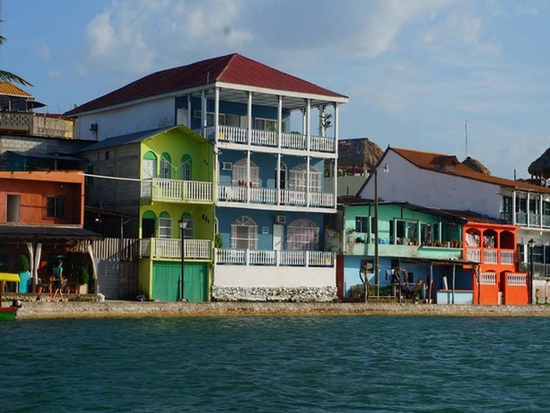 Imagen de los exteriores del Hotel Casazul. Foto 14