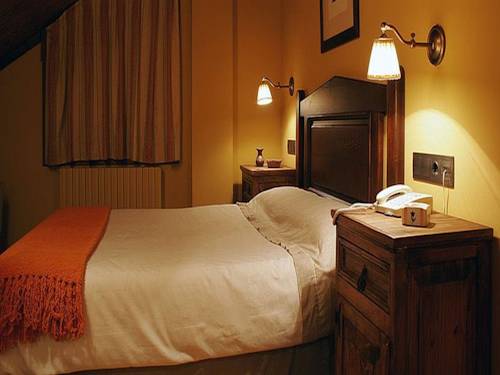 Imagen de la habitación del Hotel Casbas. Foto 7