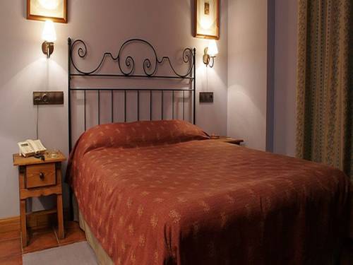 Imagen de la habitación del Hotel Casbas. Foto 10