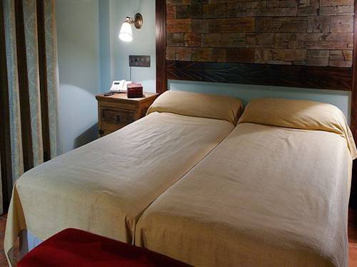 Imagen de la habitación del Hotel Casbas. Foto 11