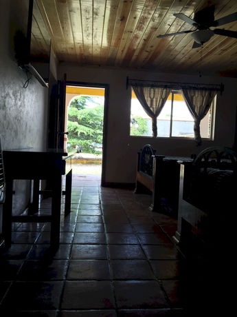 Imagen de los interiores del Hotel Cascada Inn. Foto 16