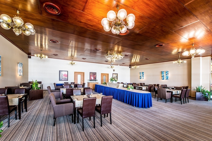 Imagen del bar/restaurante del Hotel Cascade, MOST. Foto 3