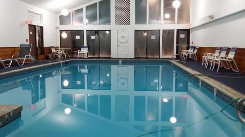 Imagen de la piscina del Hotel Cascades Lodge. Foto 7