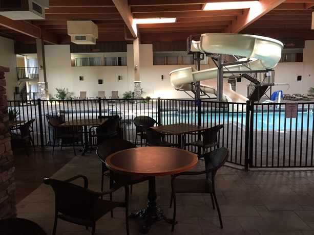 Imagen del bar/restaurante del Hotel Cascades Mountain Resort, Ascend Collection. Foto 5