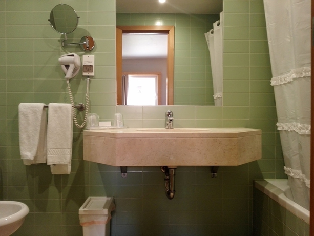 Imagen de la habitación del Hotel Cascais. Foto 12